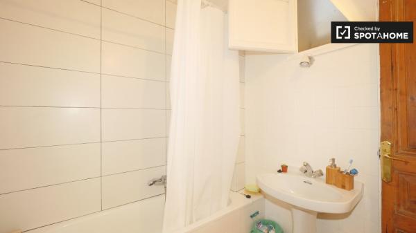 Se alquila habitación, apartamento de 4 dormitorios, L'Esquerra de l'Eixample