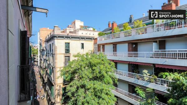 Przytulny pokój w apartamencie z 3 sypialniami w El Raval, Barcelona