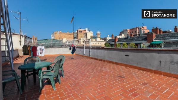 Acogedora habitación en apartamento de 3 dormitorios en El Raval, Barcelona