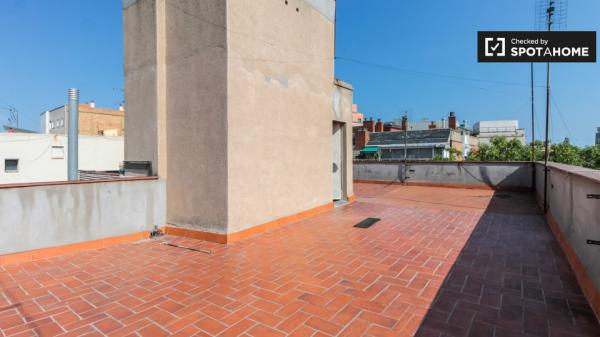 Acogedora habitación en apartamento de 3 dormitorios en El Raval, Barcelona