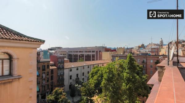 Przytulny pokój w apartamencie z 3 sypialniami w El Raval, Barcelona