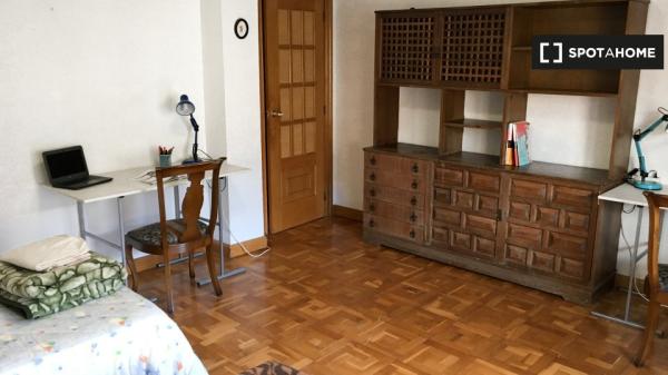 Quarto em apartamento compartilhado em Pamplona