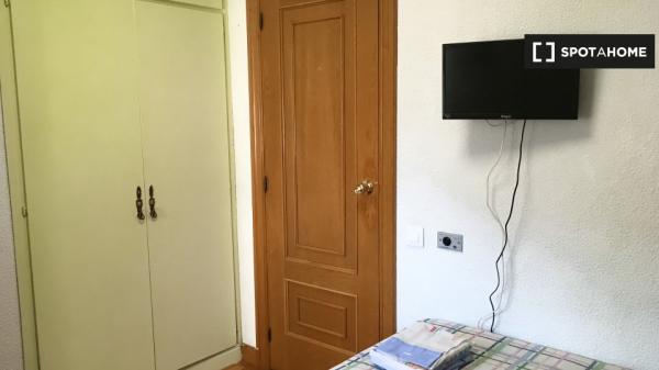 Room in shared apartment in Pamplona