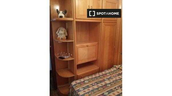 Room in shared apartment in Santander