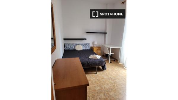 Chambre à louer dans un appartement de 5 chambres à Las Palmas