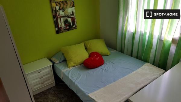 Room in shared apartment in Alcala De Henares