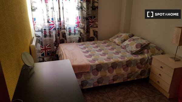 Room in shared apartment in Alcala De Henares