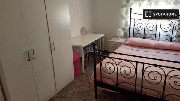 Room in shared apartment in Alcala De Henares