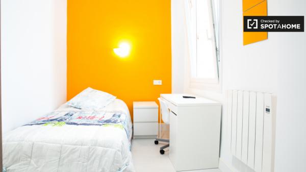 Möbliertes Zimmer in 3-Schlafzimmer-Wohnung in Indautxu, Bilbao