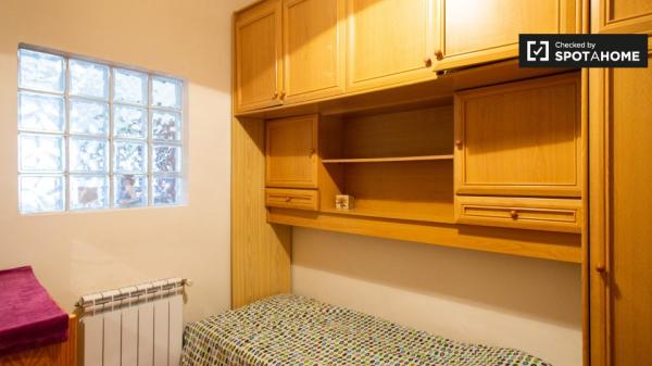 Acogedora habitación en alquiler en apartamento de 4 dormitorios en Poblenou