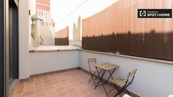 Habitaciones para alquilar en apartamento de 2 dormitorios en Barcelona