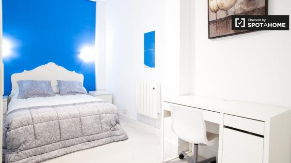 Quarto mobiliado em apartamento de 3 quartos em Indautxu, Bilbao