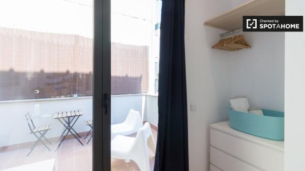 Habitaciones para alquilar en apartamento de 2 dormitorios en Barcelona