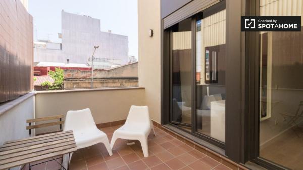 Habitaciones para alquilar en apartamento de 2 dormitorios en Barcelona