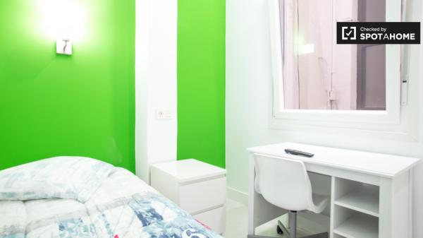 Furnished room in 3-bedroom apartment in Indautxu, Bilbao