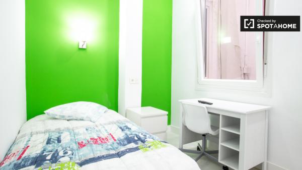 Habitación amueblada en apartamento de 3 dormitorios en Indautxu, Bilbao