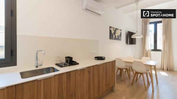 Habitaciones para alquilar en apartamento de 2 dormitorios en Barcelona