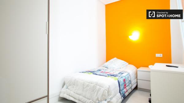 Habitación amueblada en apartamento de 3 dormitorios en Indautxu, Bilbao