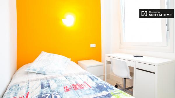 Furnished room in 3-bedroom apartment in Indautxu, Bilbao