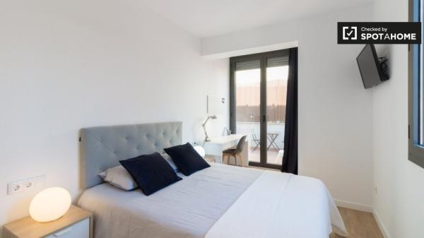 Habitaciones para alquilar en apartamento de 2 dormitorios en Barcelona