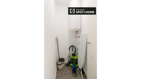 Habitaciones para alquilar en apartamento de 2 dormitorios en Barcelona