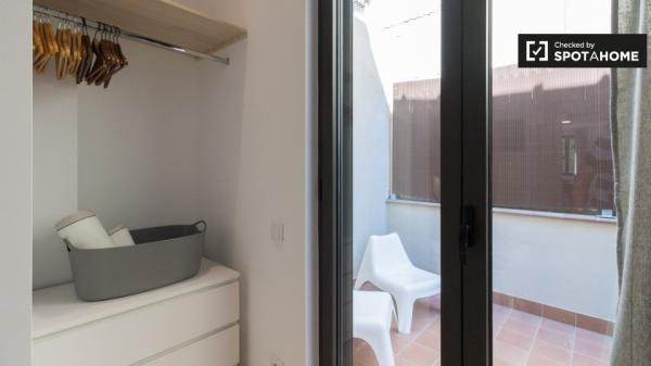 Habitaciones para alquilar en apartamento de 2 dormitorios en Barcelona