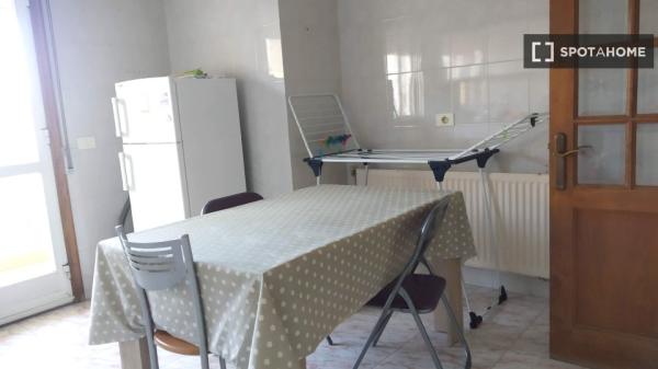 Alquiler de habitaciones en piso de 5 dormitorios en Vigo