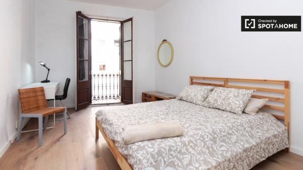 Acogedora habitación en alquiler en apartamento de 4 dormitorios en L'Hospitalet