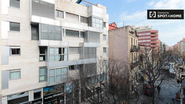 Acogedora habitación en alquiler en apartamento de 4 dormitorios en L'Hospitalet