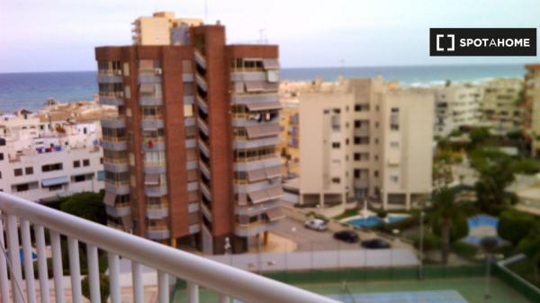 Piso de 3 habitaciones en alquiler en El Campello, Alicante