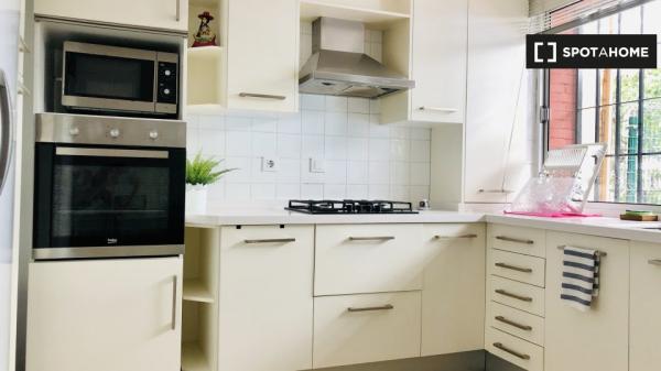 Room for rent in 10-bedroom apartment in Centro, Seville