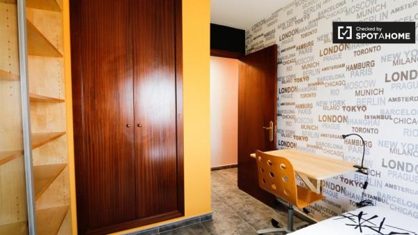 Quarto em apartamento de 5 quartos em Alcalá de Henares, Madrid