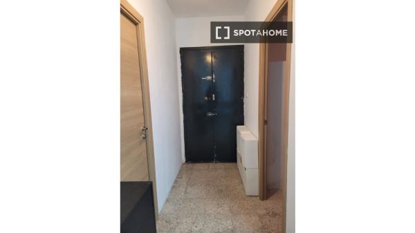 Room for rent in 4-bedroom apartment in Seville