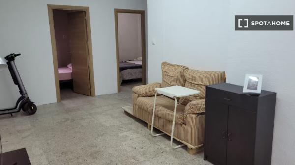 Quarto para alugar em apartamento de 4 quartos em Sevilha