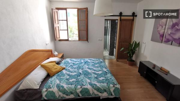 Room for rent in shared apartment in Palma