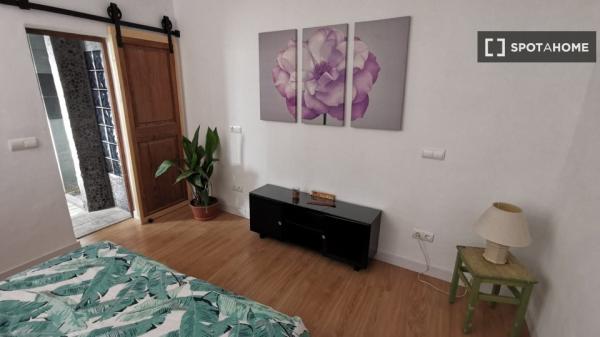 Room for rent in shared apartment in Palma