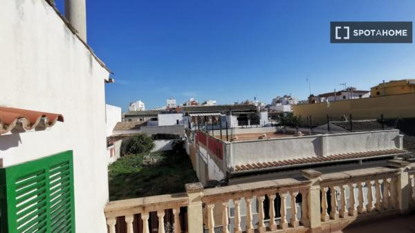 Room for rent in shared apartment in Palma