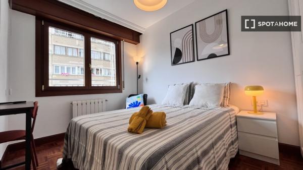 Room for rent in a 5-bedroom apartment in Bilbao