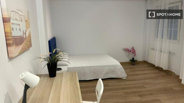 Room in shared apartment in Torrelavega