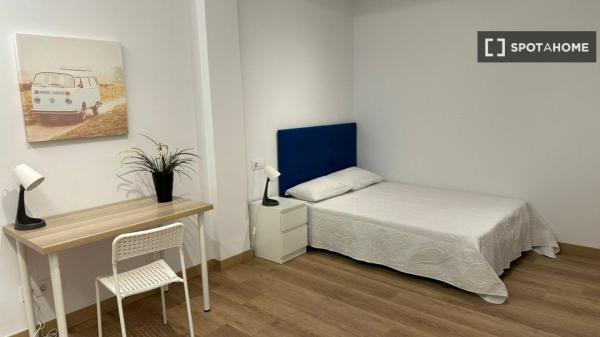 Chambre dans un appartement partagé à Torrelavega