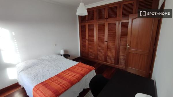 Rooms for rent in 6-bedroom house in Tarifa Alta