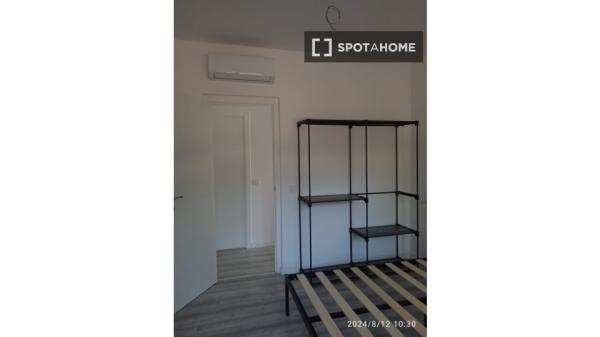 Room for rent in 5-bedroom apartment in Foners, Palma