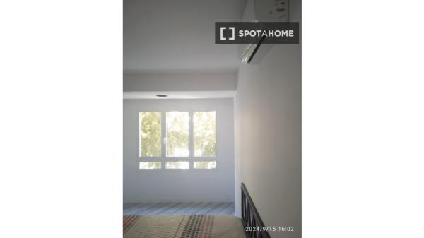 Room for rent in 5-bedroom apartment in Foners, Palma