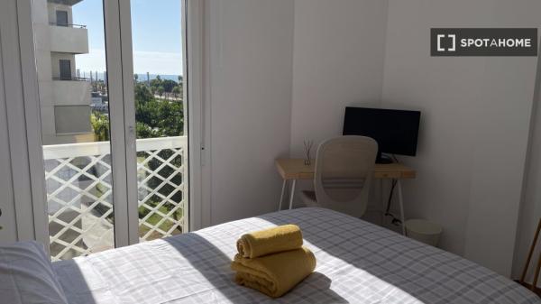 Chambre dans une maison partagée ensoleillée à Malaga