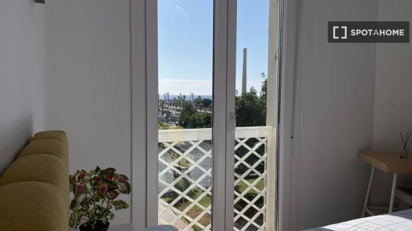 Chambre dans une maison partagée ensoleillée à Malaga