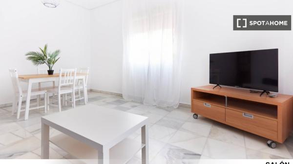 Aluga-se quarto em apartamento partilhado em Sevilha