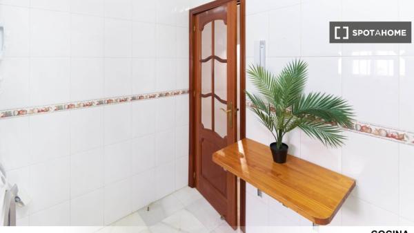 Room for rent in shared apartment in Sevilla