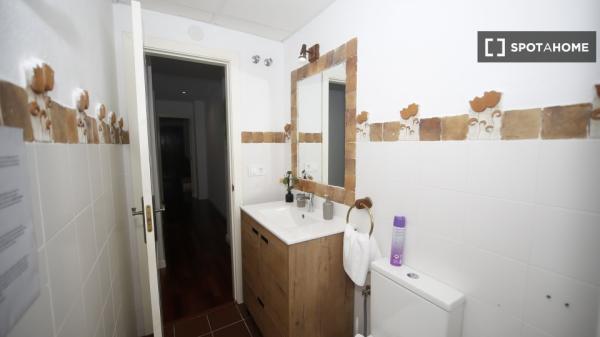 Apartamento entero de 3 dormitorios en Alicante (Alacant)