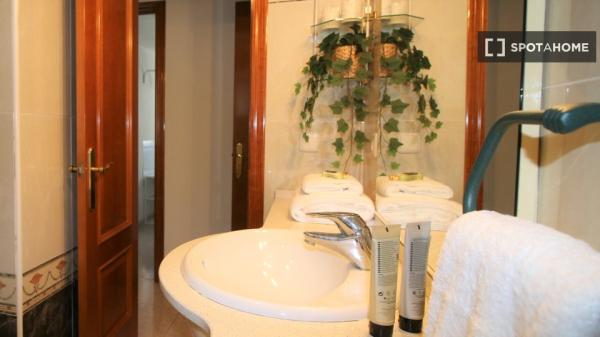 Apartamento entero de 3 dormitorios en Sevilla