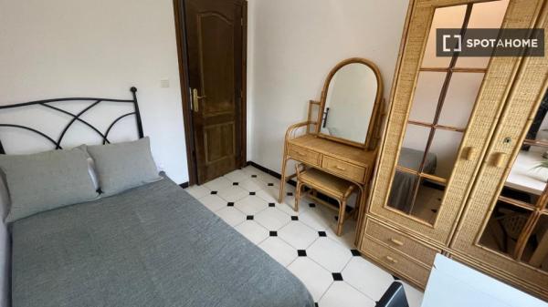 Room in shared apartment in Sevilla